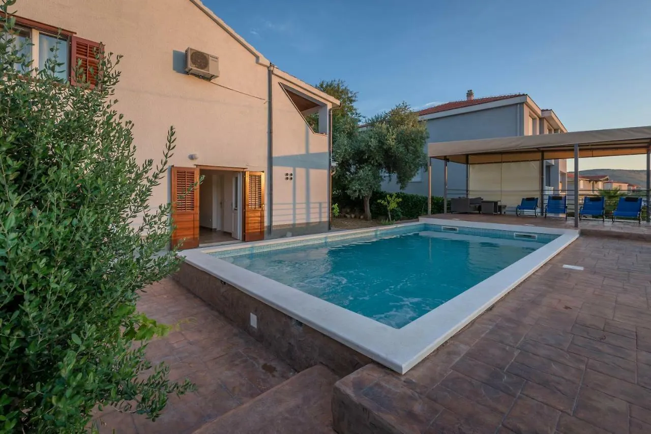 Villa Lahor With Private Pool Seget Vranjica