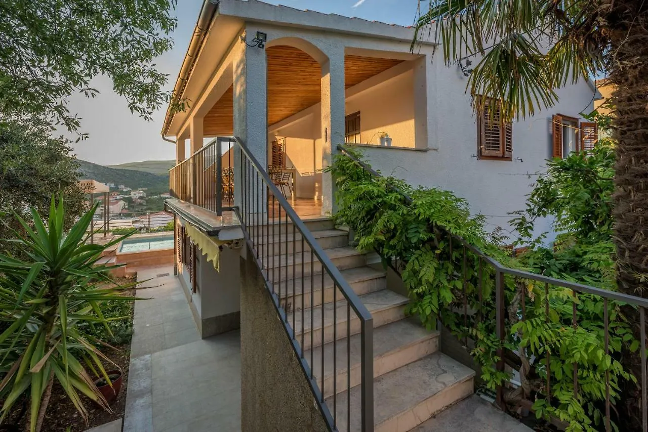 Villa Lahor With Private Pool Seget Vranjica