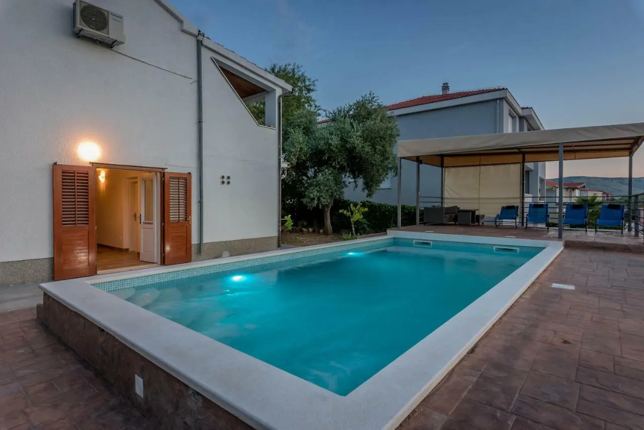Villa Lahor With Private Pool Seget Vranjica