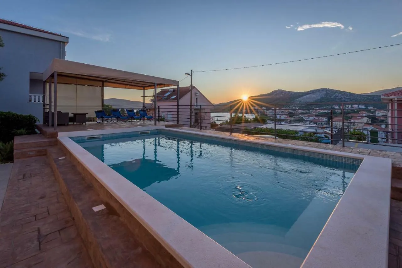 Villa Lahor With Private Pool Seget Vranjica