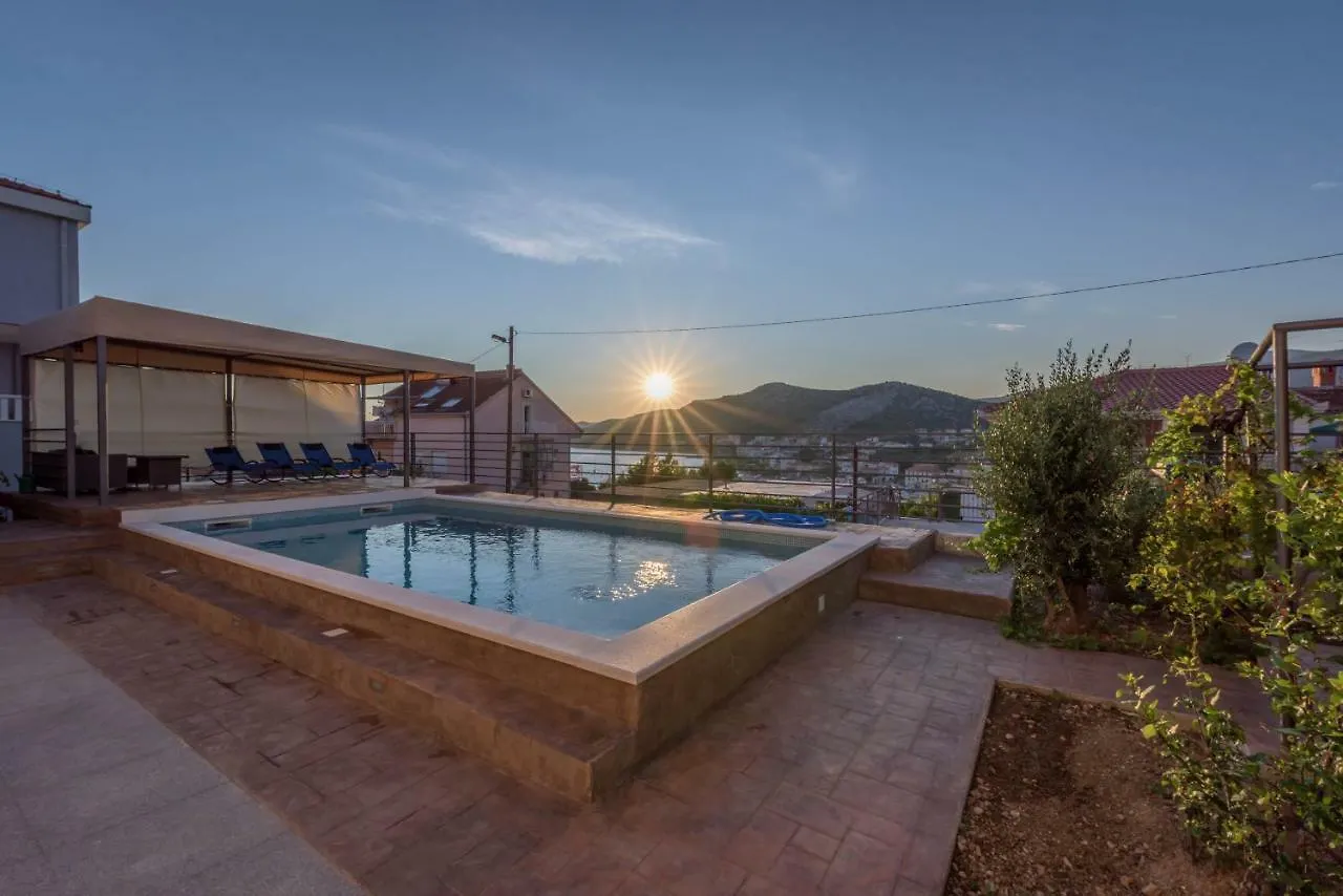 Villa Lahor With Private Pool Seget Vranjica